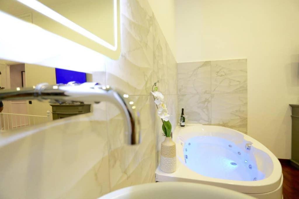 Atrhome Frattina Luxury ローマ エクステリア 写真